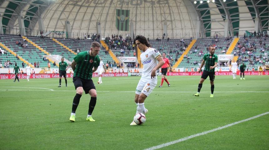 Emre Demir, ligin en gen&ccedil; oyuncusu oldu