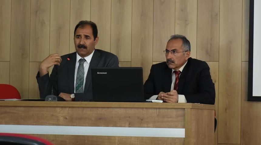 Lise m&uuml;d&uuml;rleriyle değerlendirme toplantısı yapıldı