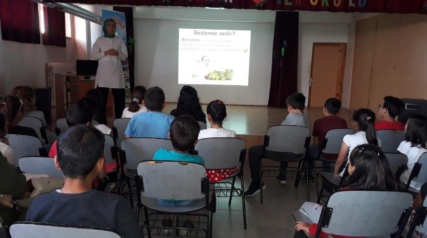 &Ouml;ğrencilere sağlıklı beslenme ve fiziksel aktivite eğitimleri verildi