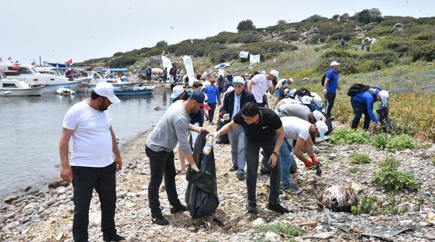 Tavşan Adası&rsquo;nda kıyı ve su altı temizliği