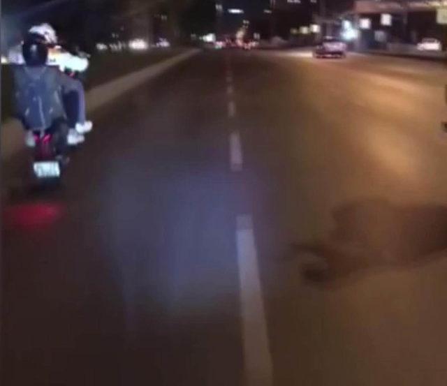  Barbaros Bulvarı'nda motosikletlilerin tehlikeli yolculuğu