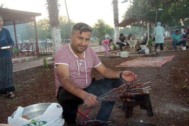 Kilislilerin iftarda mangal keyfi