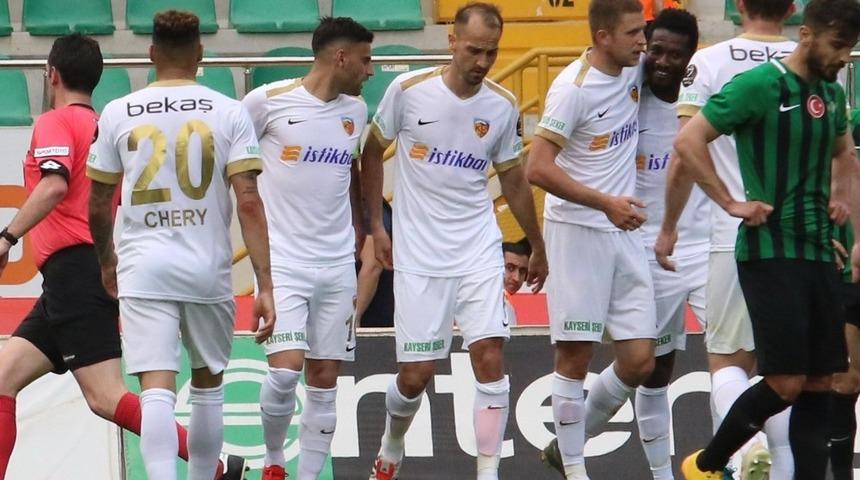 Kravets 1 ay sonra gol attı