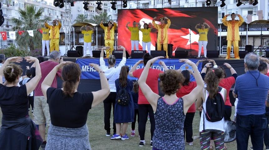 Mersin&rsquo;de 19 Mayıs kutlamaları renkli g&ouml;r&uuml;nt&uuml;lere sahne oldu