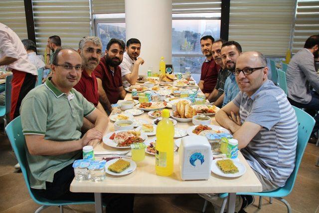 Rektör Karacoşkun, üniversite personeline iftar verdi