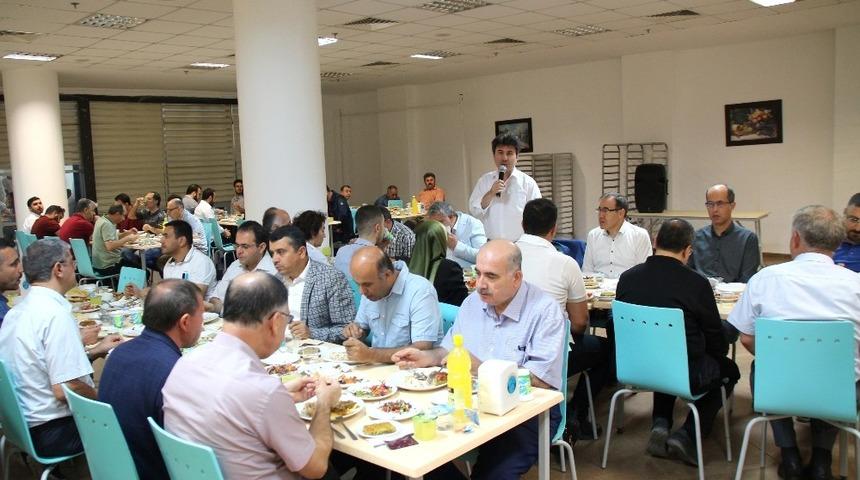 Rektör Karacoşkun, üniversite personeline iftar verdi