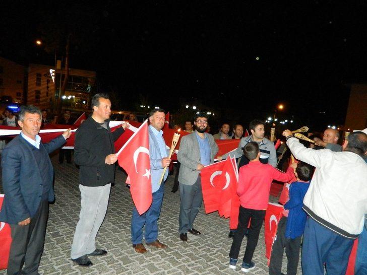 Posof’ta teravih namazı sonrası meşaleli yürüyüş düzenlendi G1