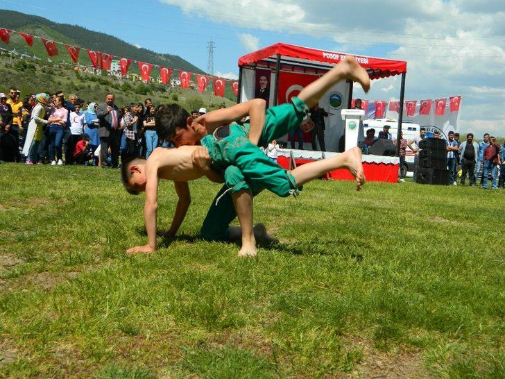 Posof’ta teravih namazı sonrası meşaleli yürüyüş düzenlendi G2