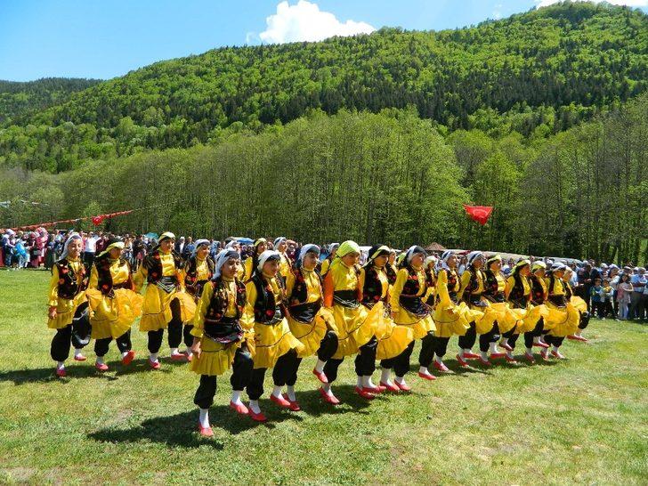 Posof’ta teravih namazı sonrası meşaleli yürüyüş düzenlendi G4