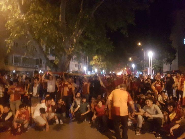 Kulalı taraftarlardan coşkulu kutlama G1