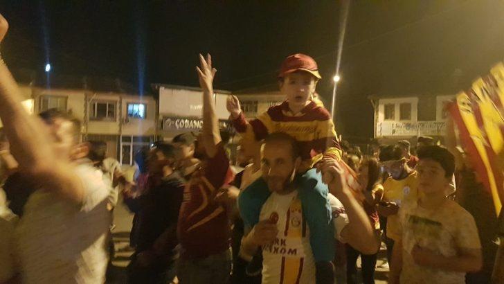 Kulalı taraftarlardan coşkulu kutlama G4