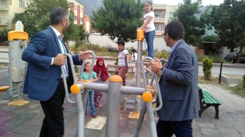 Başkan Çelik parkı çocuklara emanet etti