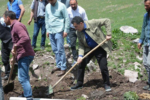 Başkan Demir, merada hayvan içme suyu çalışması başlattı