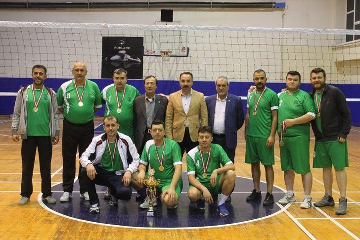 Kurumlar Arası Voleybol Turnuvası’nın şampiyonu Esnaf Spor oldu G3