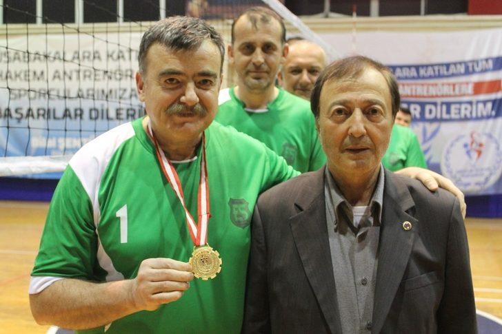 Kurumlar Arası Voleybol Turnuvası’nın şampiyonu Esnaf Spor oldu G5