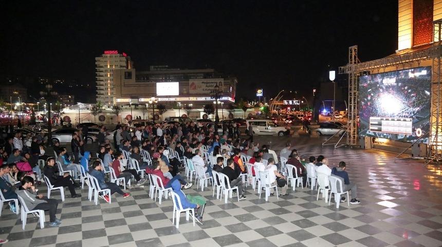 Ke&ccedil;i&ouml;renliler Final Four finalini dev ekranda izledi