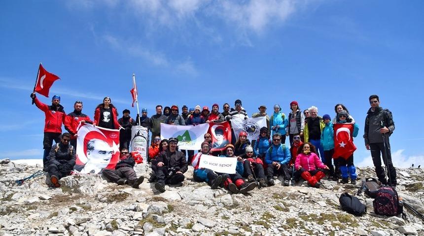 2 bin 543 metre y&uuml;ksekte 100. yıl coşkusu
