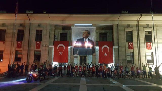 19 Mayıs’ı bisiklet turu atarak kutladılar