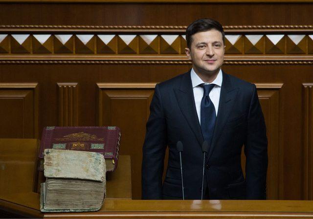 Ukrayna’nın yeni Cumhurbaşkanı Zelenskiy erken seçim ilan etti (2)