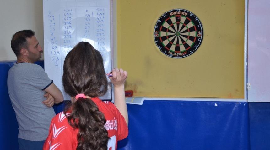 &Ouml;ğrenciler &rsquo;Dart&rsquo;ta birinci olmak i&ccedil;in ter d&ouml;kt&uuml;