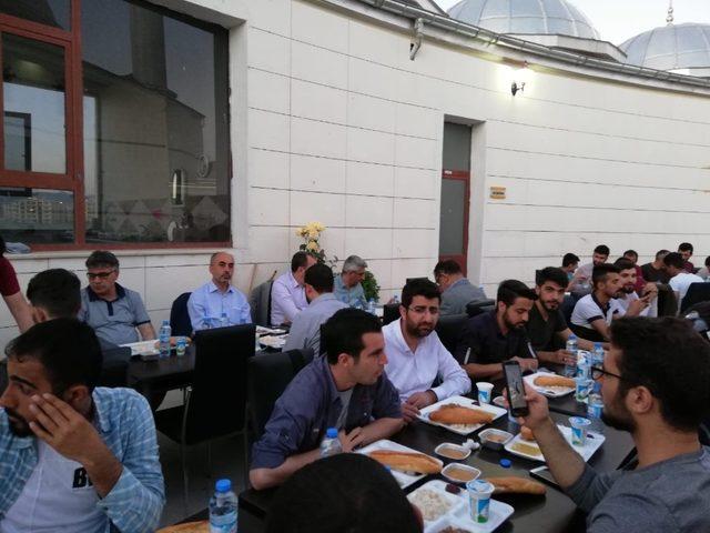 Siirt Müftülüğü’nden üniversite öğrencilerine iftar