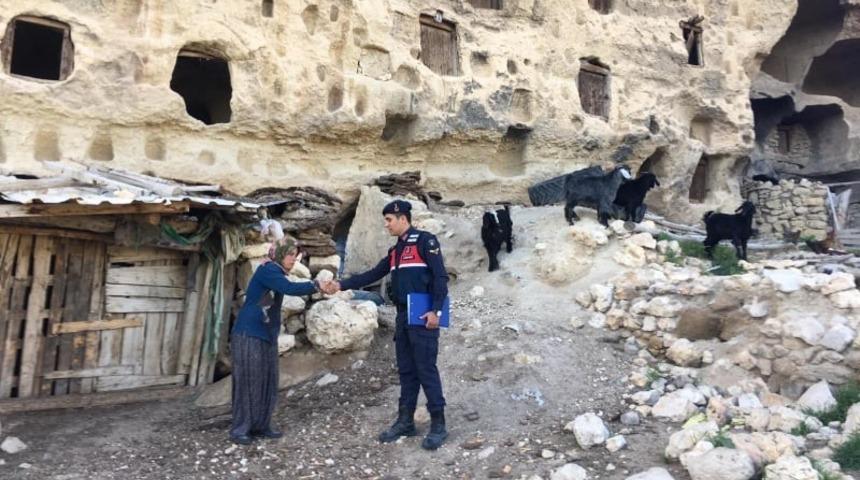 Kayıp ke&ccedil;ileri jandarma buldu