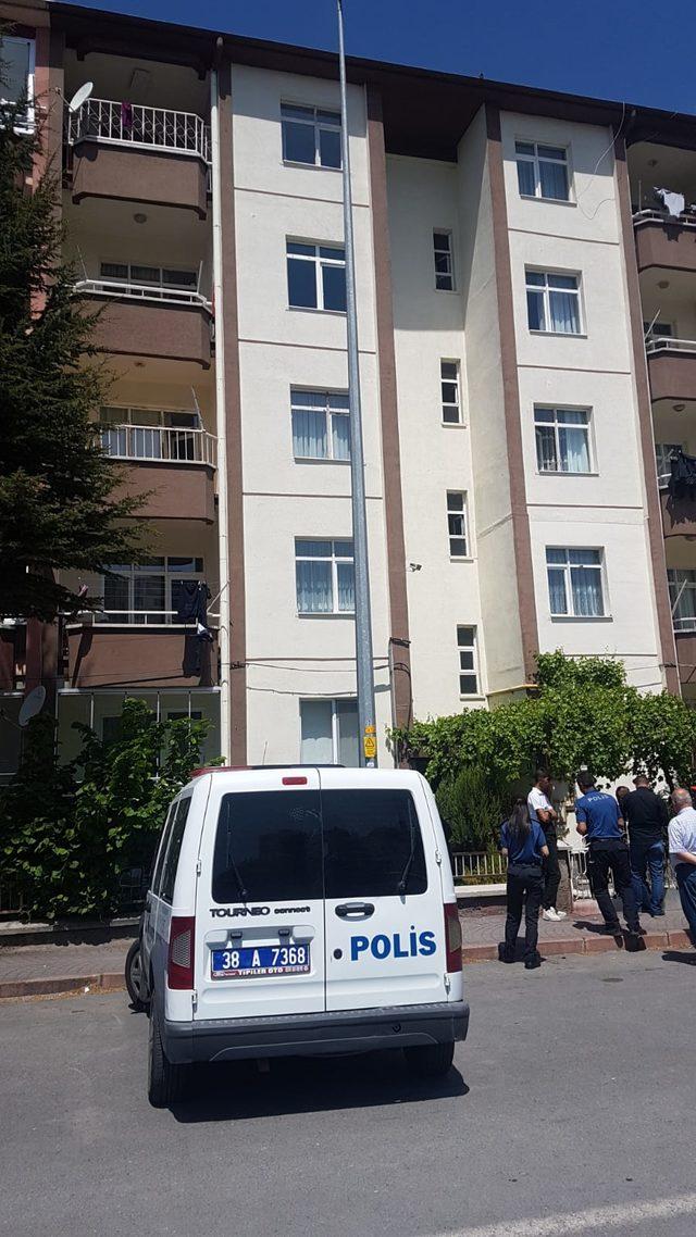 5'inci kattan atlayan Esma, ağır yaralandı