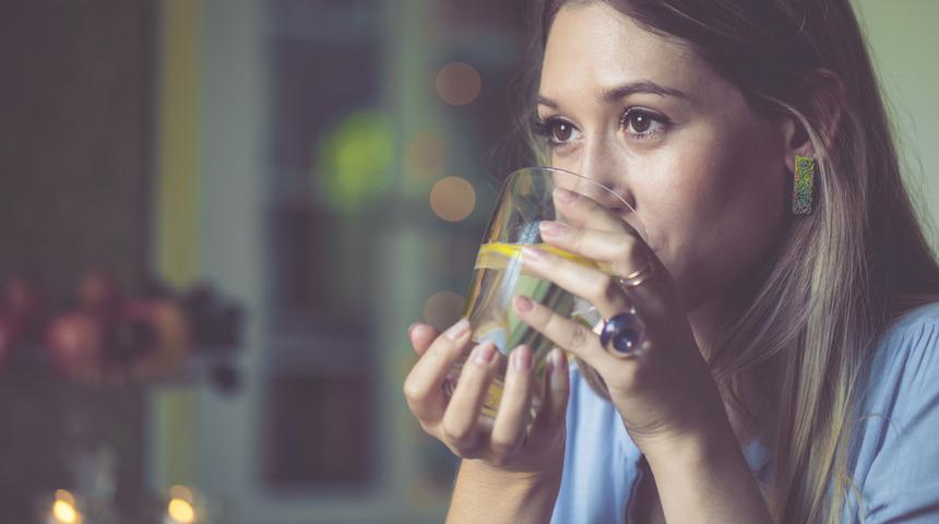 İftarla sahur arasında 2,5 litre su i&ccedil;in