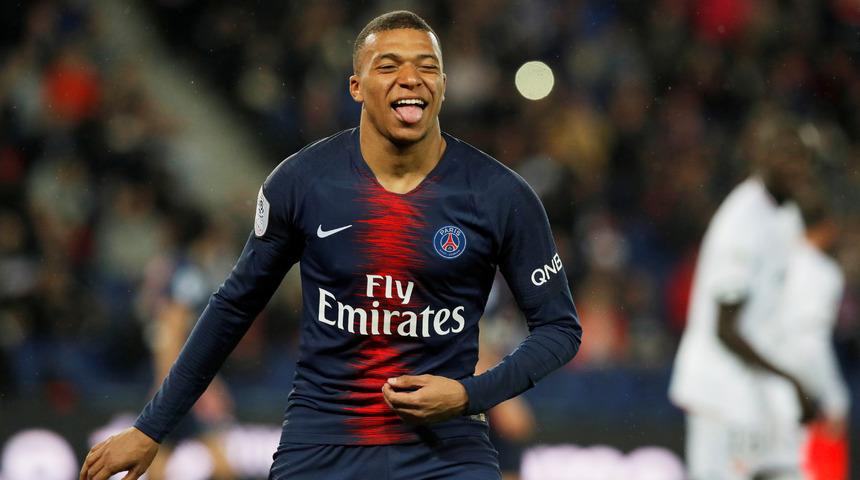 PSG, Kylian Mbappe'nin gelecek sezon takımda kalacağını açıkladı