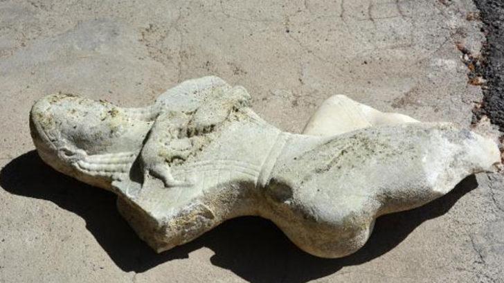 Yavru aslanı emziren mermer kadın heykelinin diğer parçası bulundu G3