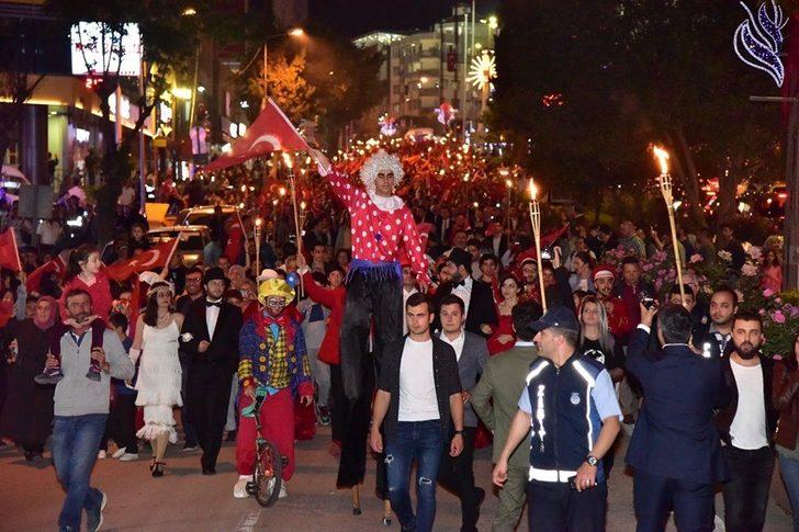 Bilecikliler fener alayında caddelere sığmadı G3