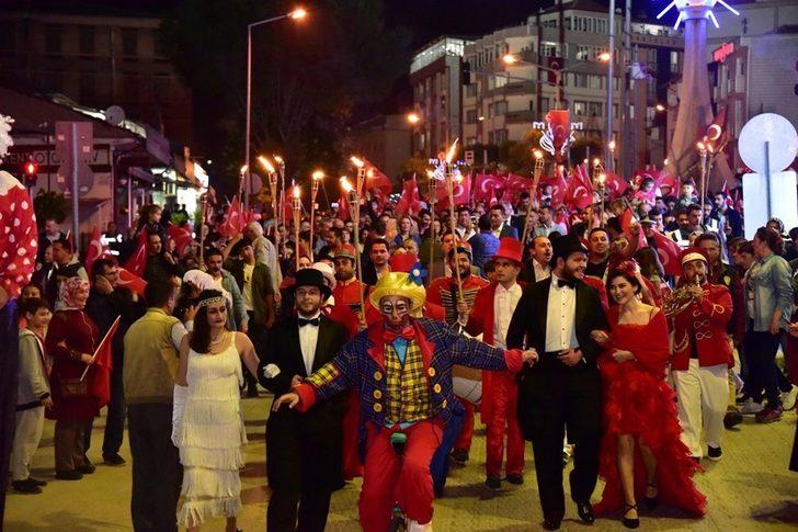 Bilecikliler fener alayında caddelere sığmadı G4