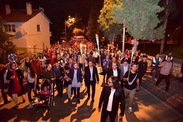 Bilecikliler fener alayında caddelere sığmadı G5