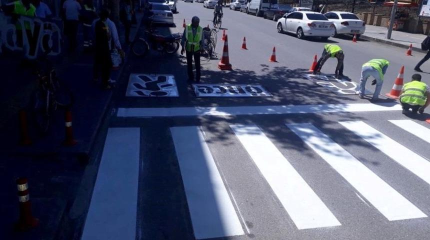Yaya geçidi çizgileri yenilendi