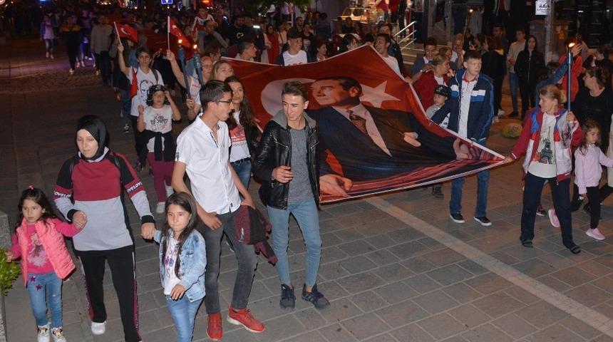 &Ccedil;aycuma&rsquo;da Fener Alayı coşkulu ge&ccedil;ti