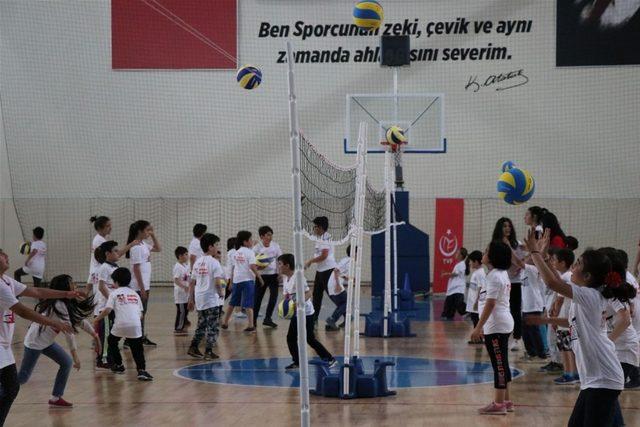 Fabrika voleybol, yeni okulunu Erzincan’da açtı
