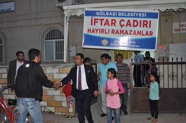 Belediye Başkanı Yıldırım iftarını vatandaşlarla birlikte çadırda açıyor