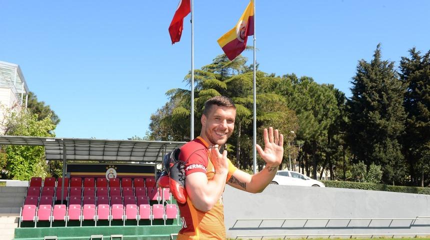 Lukas Podolski: Bu akşam tüm çaylar benden