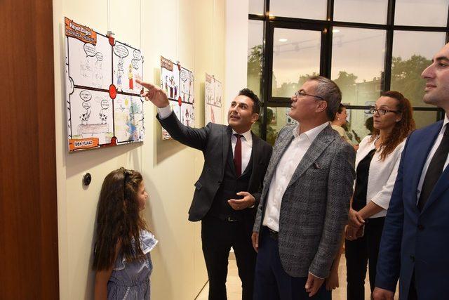 Vali Deniz, minik sanatçıların karikatür sergisini açtı