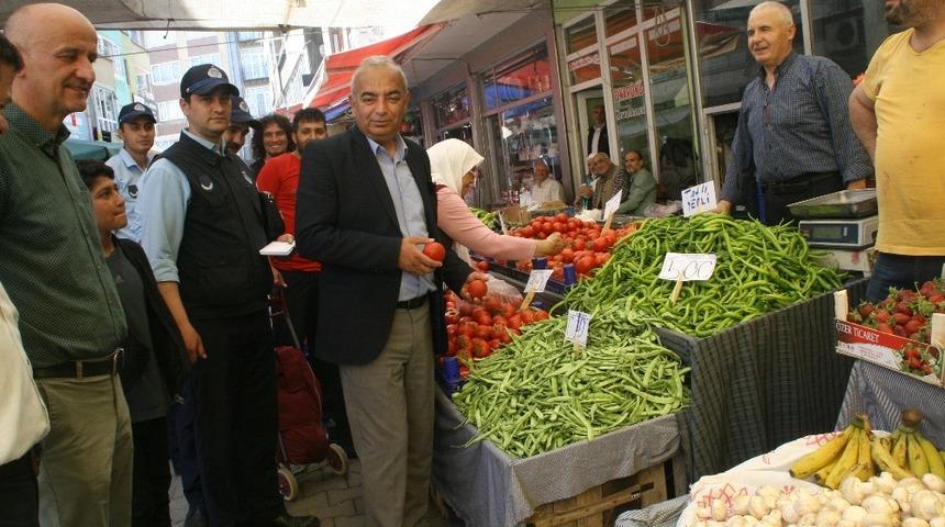 Başkan Bozkurt, pazar yerinde denetimde bulundu