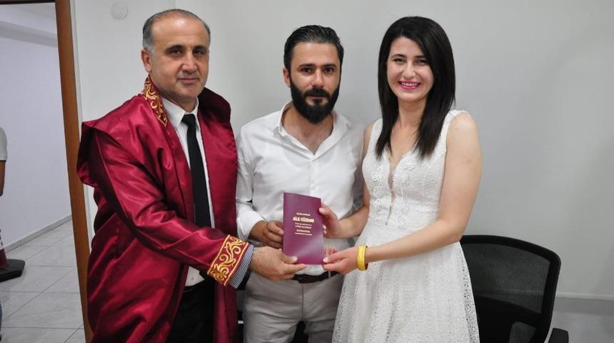 Başkan Kaya gen&ccedil; &ccedil;iftlerin nikahını kıydı