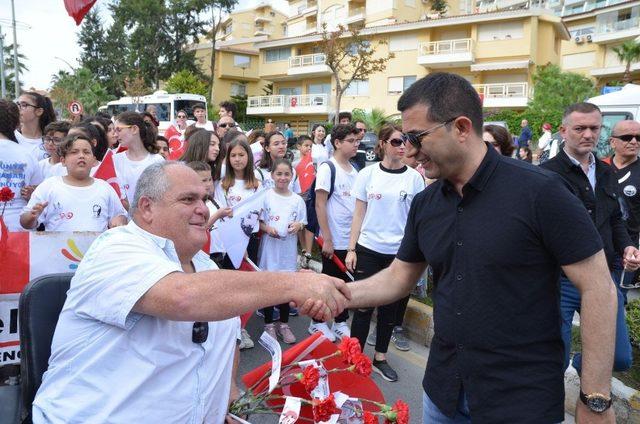 Kuşadası gençlik konseri ile coştu