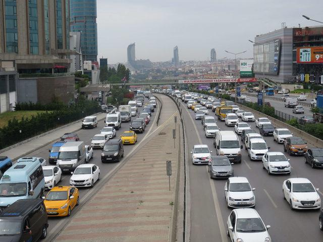 Kadıköy D-100 karayolundaki kaza trafik yoğunluğuna neden oldu