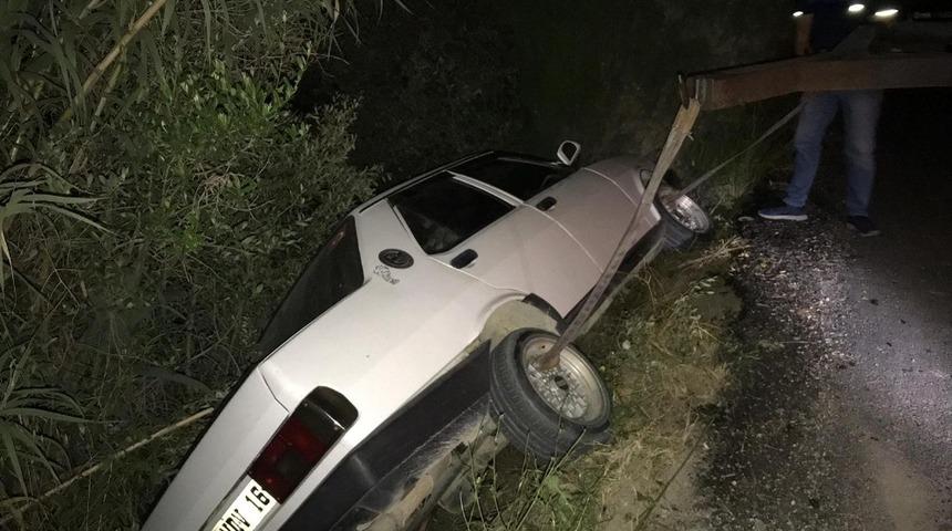 Kaza yaptı, otomobilini bırakıp ka&ccedil;tı