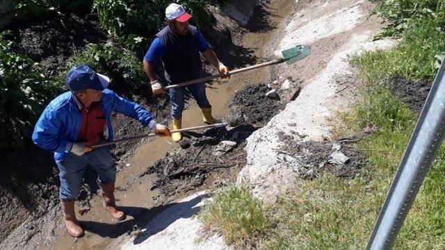 Beyşehir’de kanal ve kanaletlerde temizlik çalışması