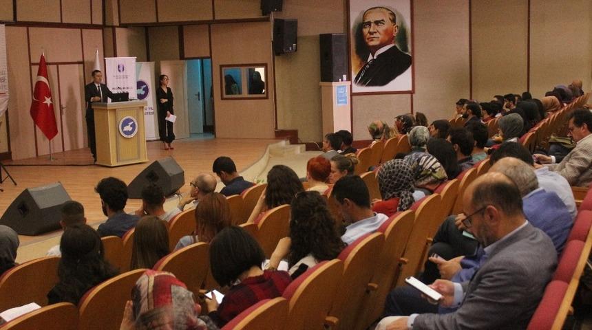 Van&rsquo;daki gen&ccedil; m&uuml;lteci ve sığınmacıların beklentileri dinlendi