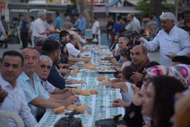 Osmaniye’de muhtar ve meclis üyelerine iftar