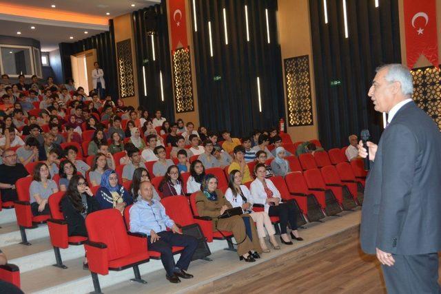 Diyarbakır’da öğrencilere hipertansiyon anlatıldı