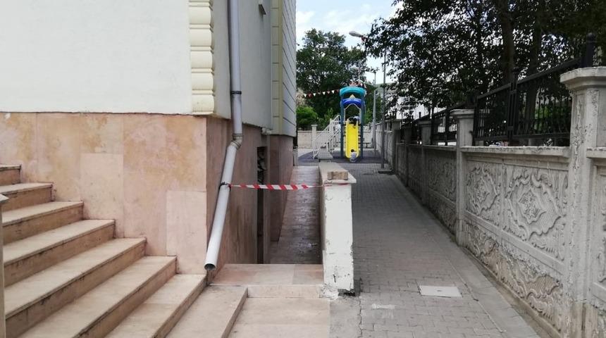 Hemşire, ilkokulun 4&rsquo;&uuml;nc&uuml; katından atladı