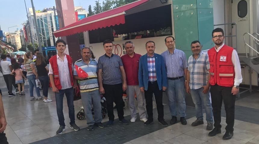 Bucaklılar Derneğinden kan bağışına destek